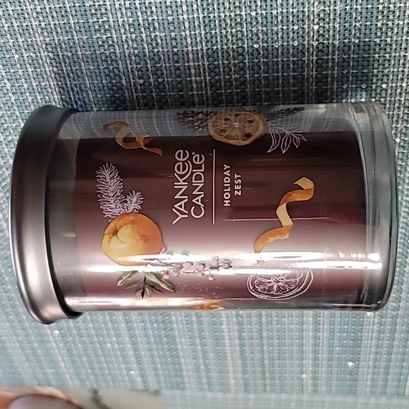 Yankee Candle Holiday Zest two wick 20oz, New - Picture 2 of 4